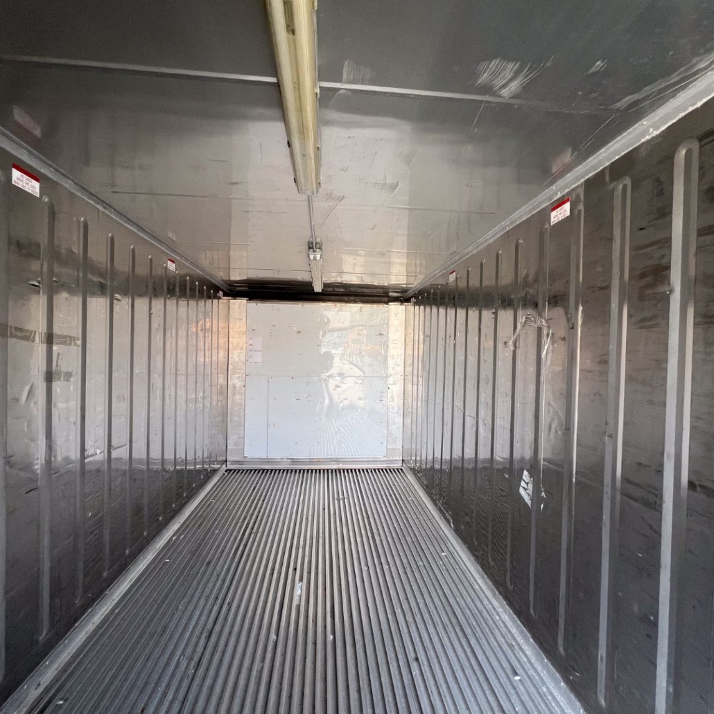 intérieur d'un container frigorifique fos sur mer